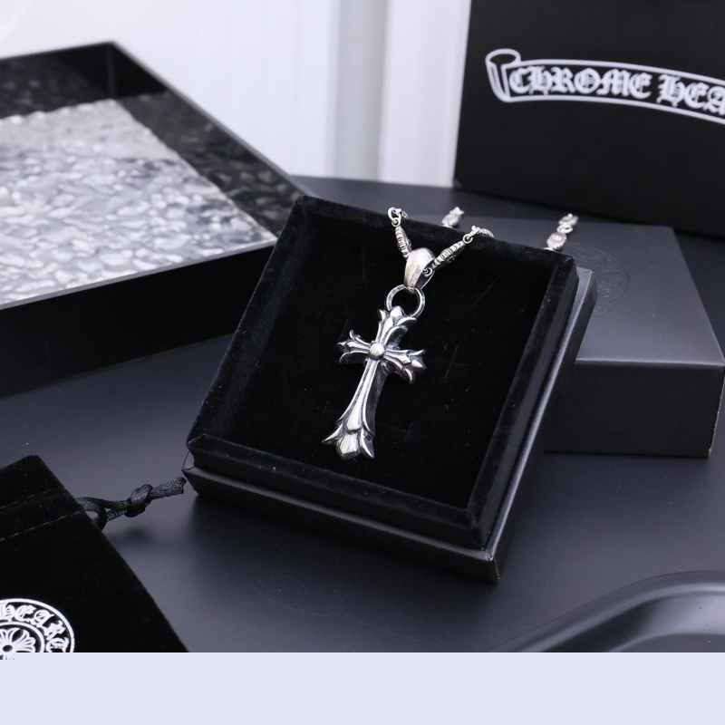 Ch**me He**ts necklaces